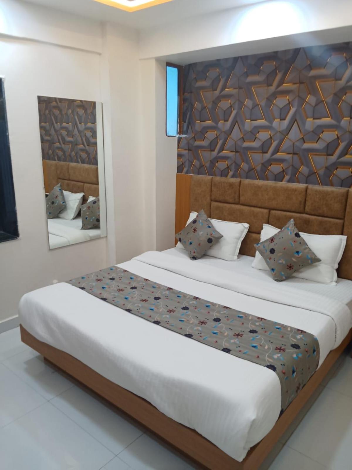 Hotel Exotic Ahmedabad Ngoại thất bức ảnh
