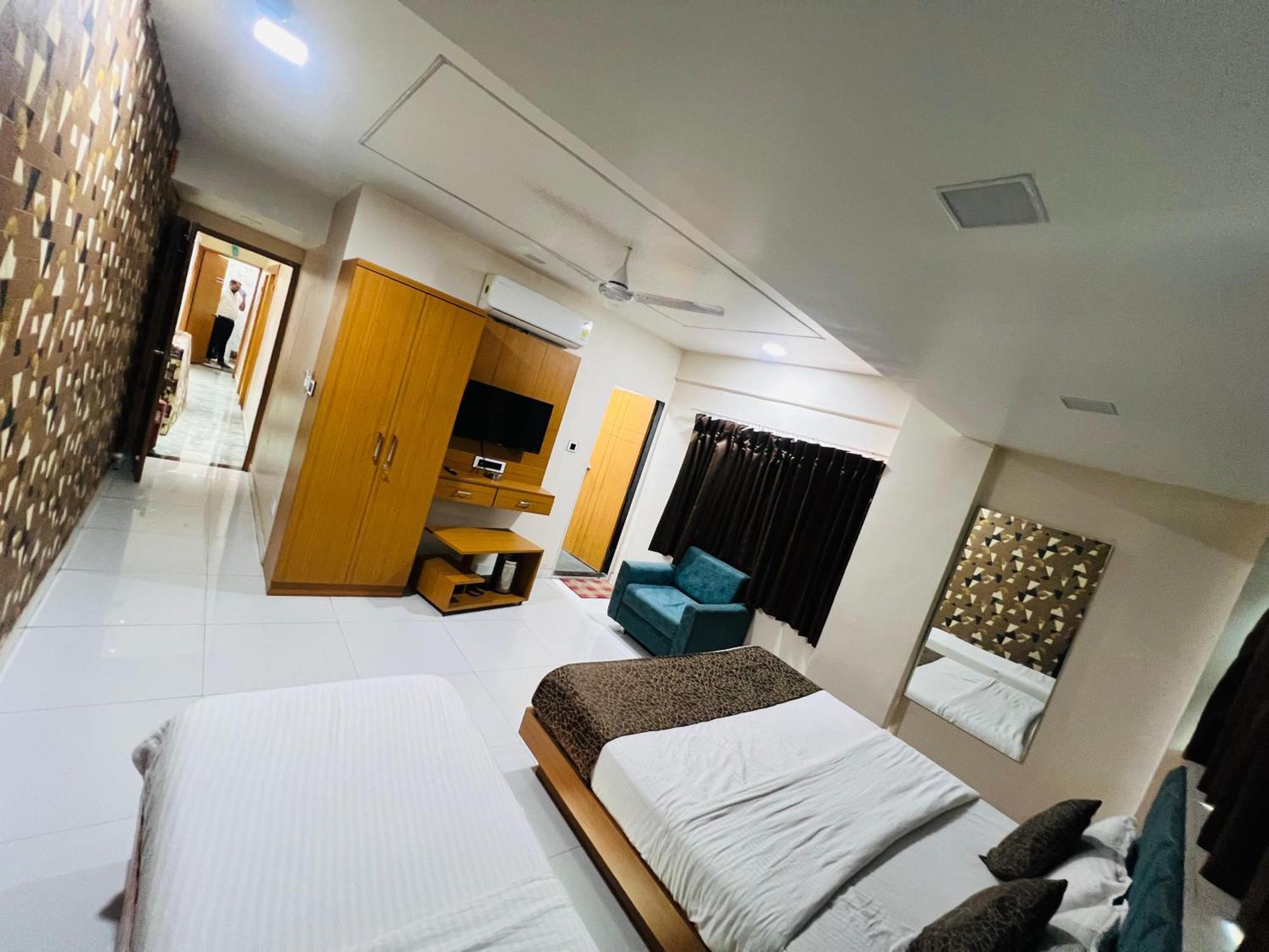 Hotel Exotic Ahmedabad Ngoại thất bức ảnh