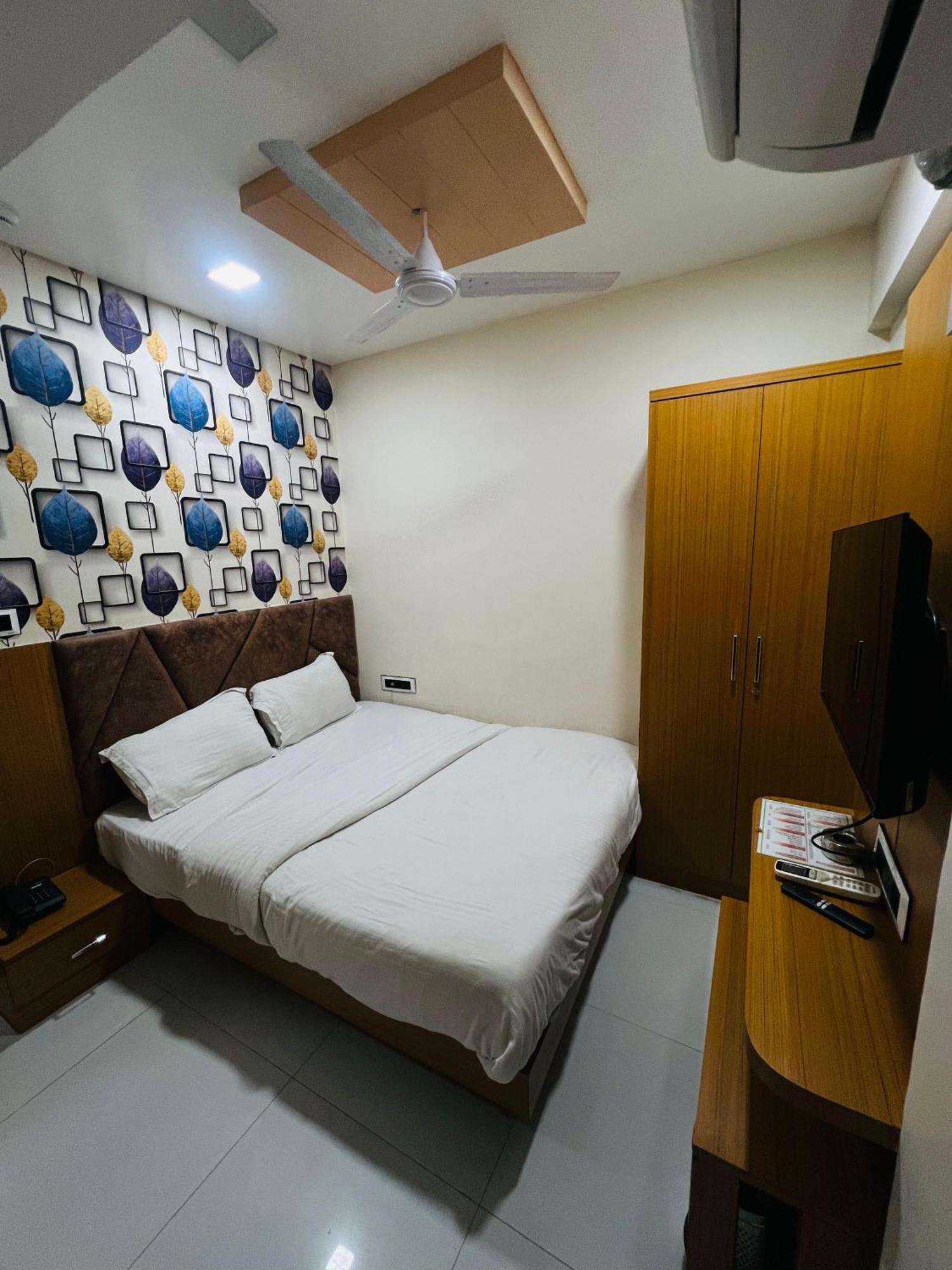 Hotel Exotic Ahmedabad Ngoại thất bức ảnh