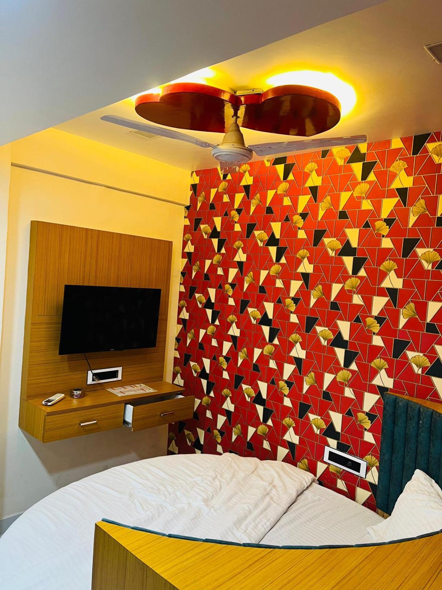 Hotel Exotic Ahmedabad Ngoại thất bức ảnh