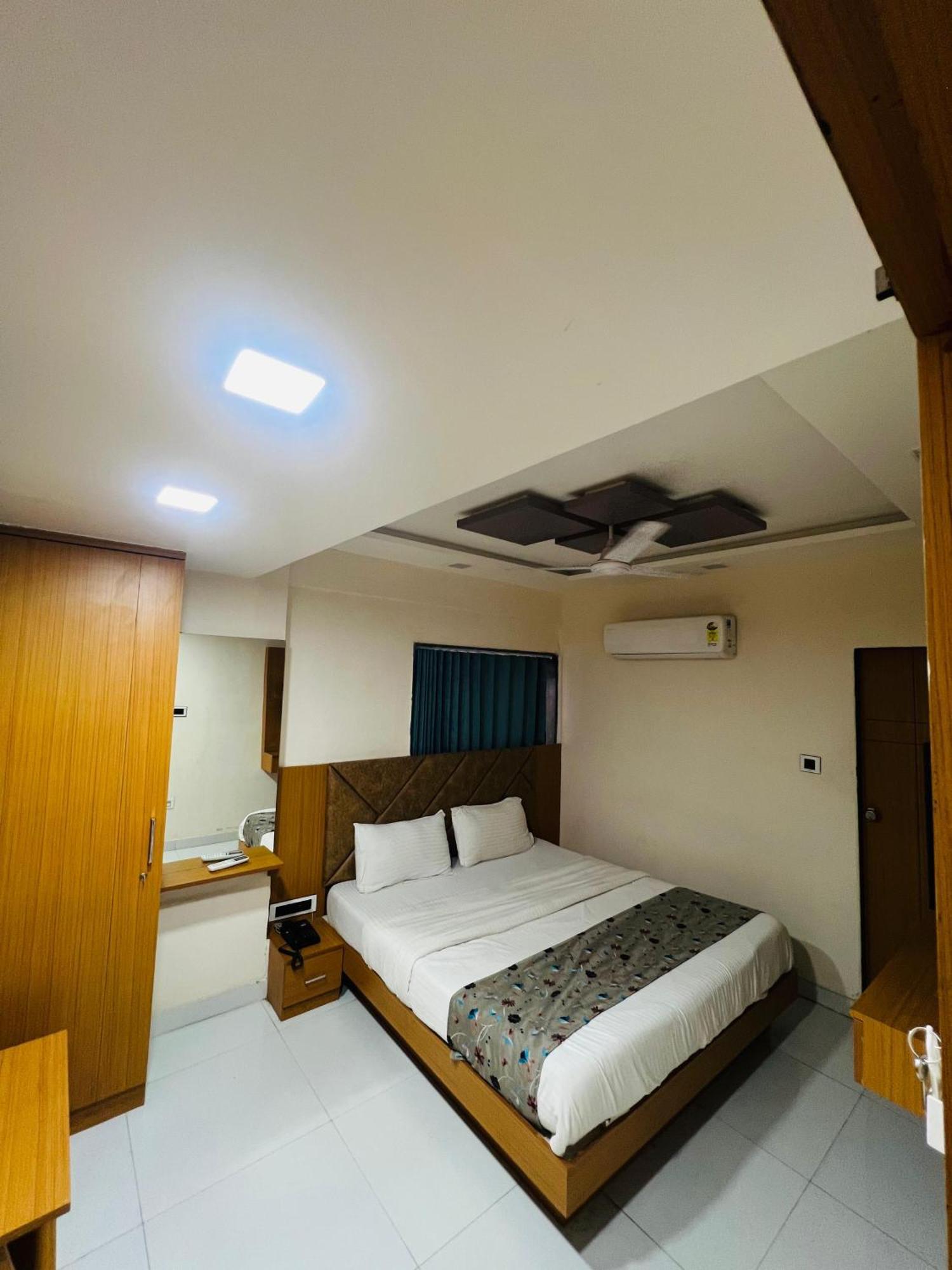 Hotel Exotic Ahmedabad Ngoại thất bức ảnh