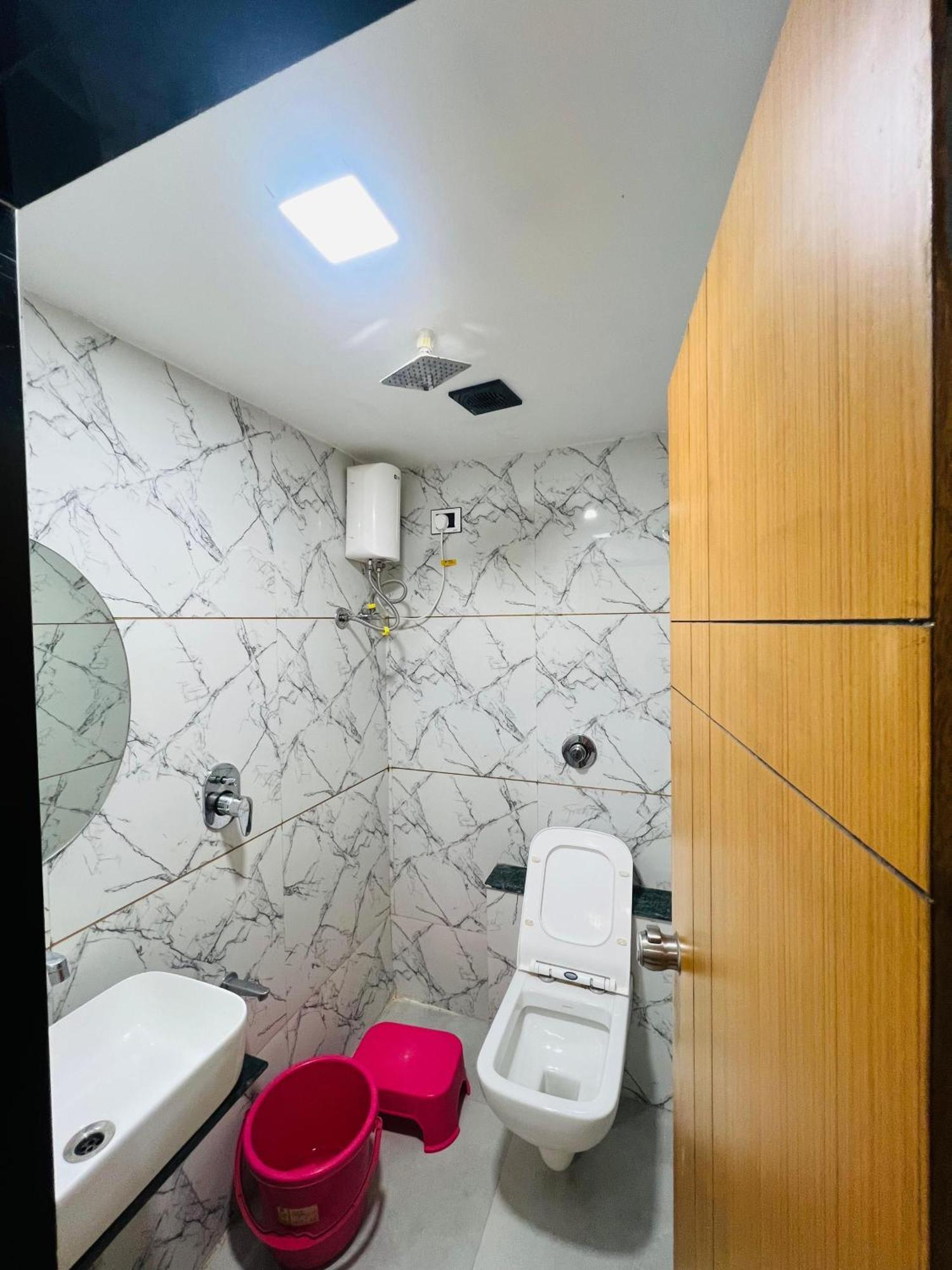 Hotel Exotic Ahmedabad Ngoại thất bức ảnh