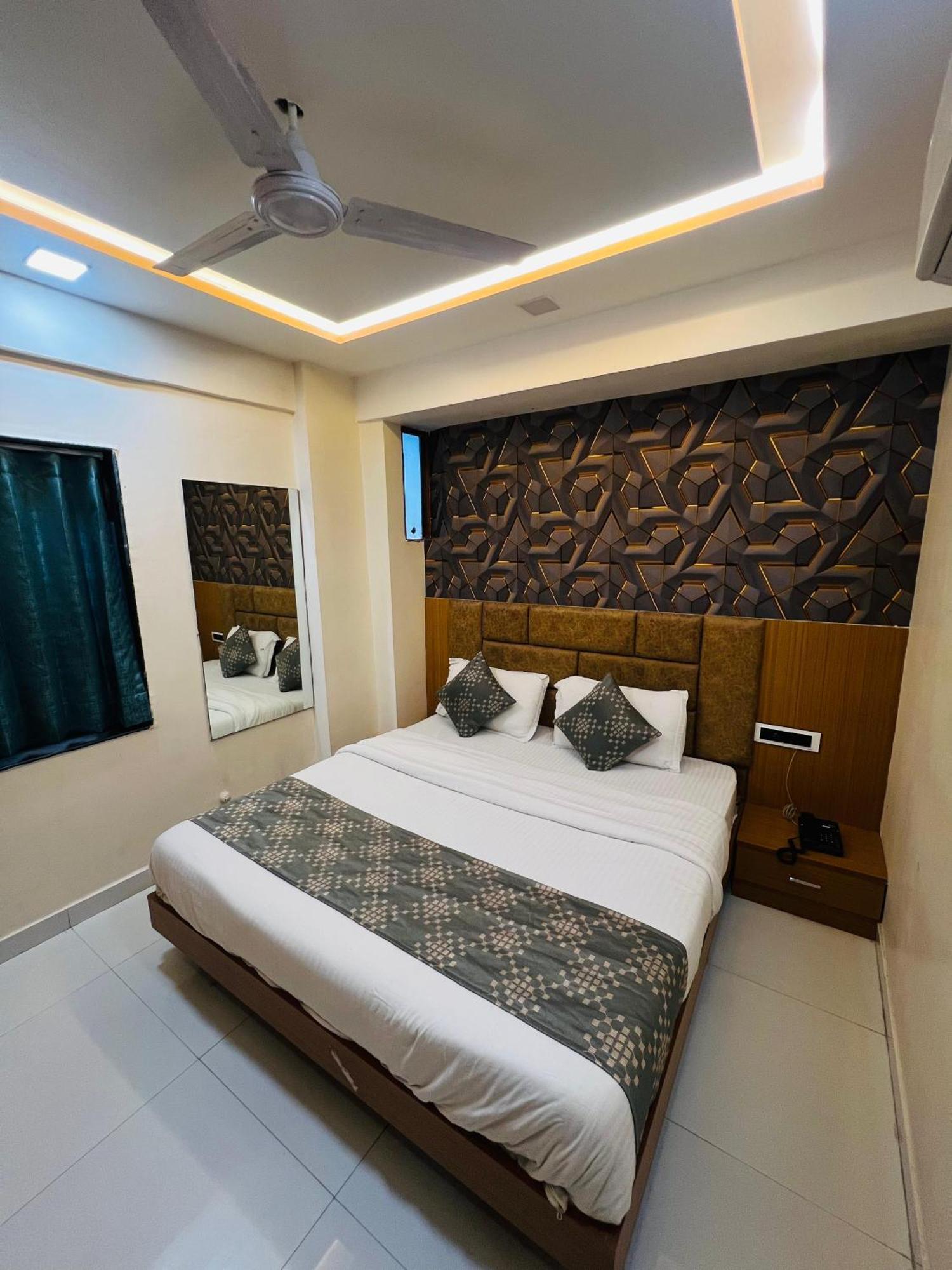 Hotel Exotic Ahmedabad Ngoại thất bức ảnh