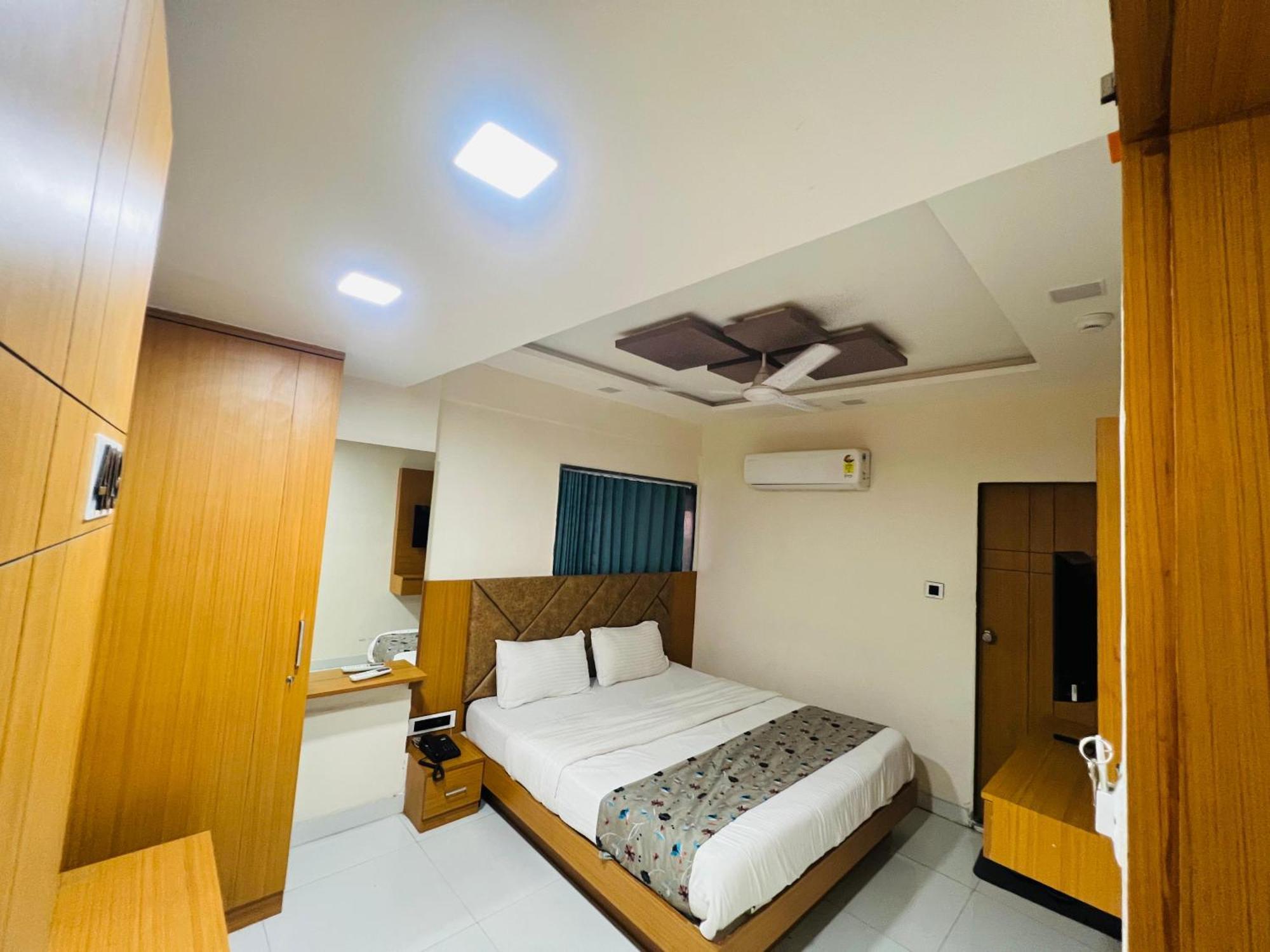 Hotel Exotic Ahmedabad Ngoại thất bức ảnh