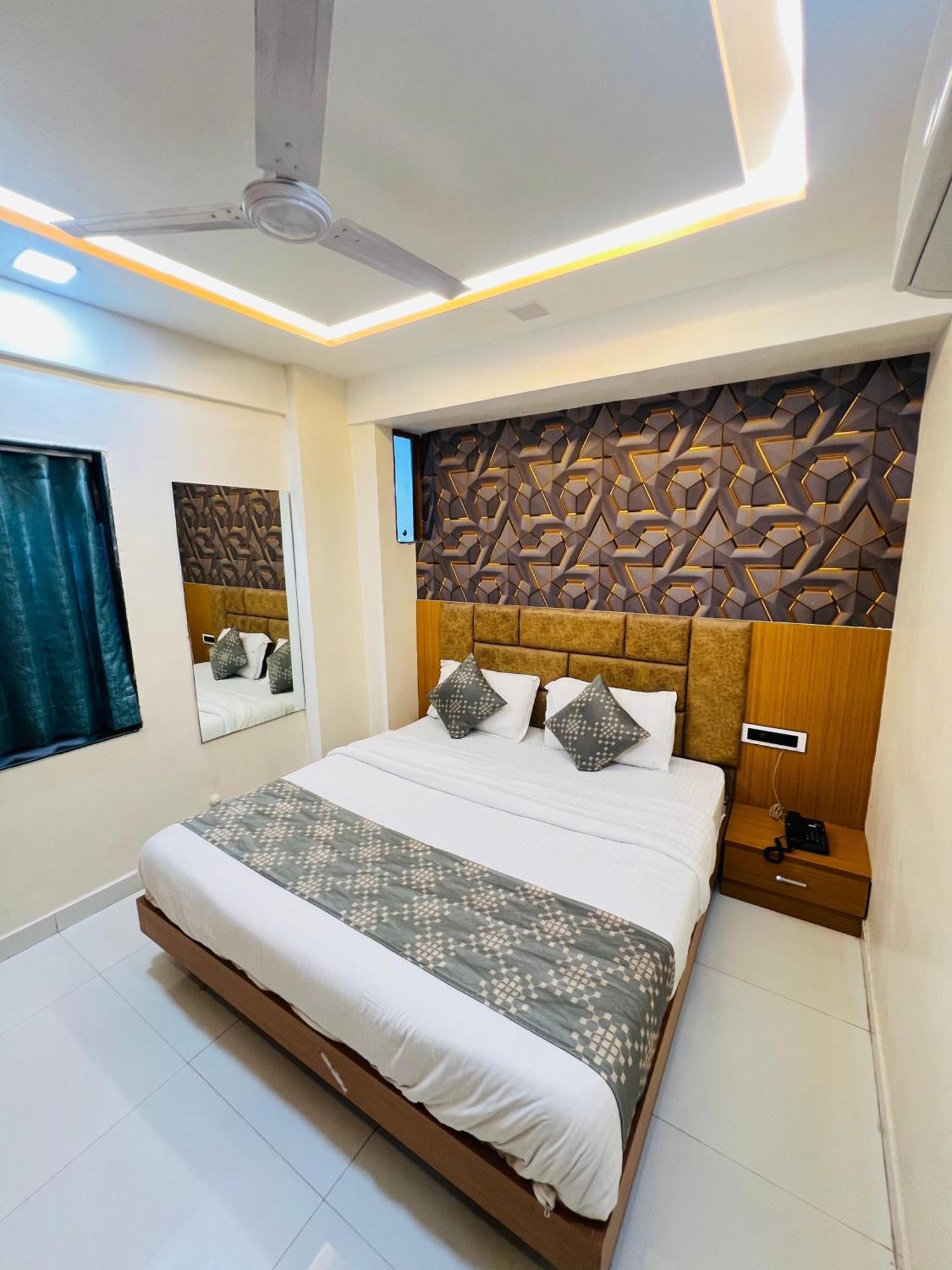 Hotel Exotic Ahmedabad Ngoại thất bức ảnh