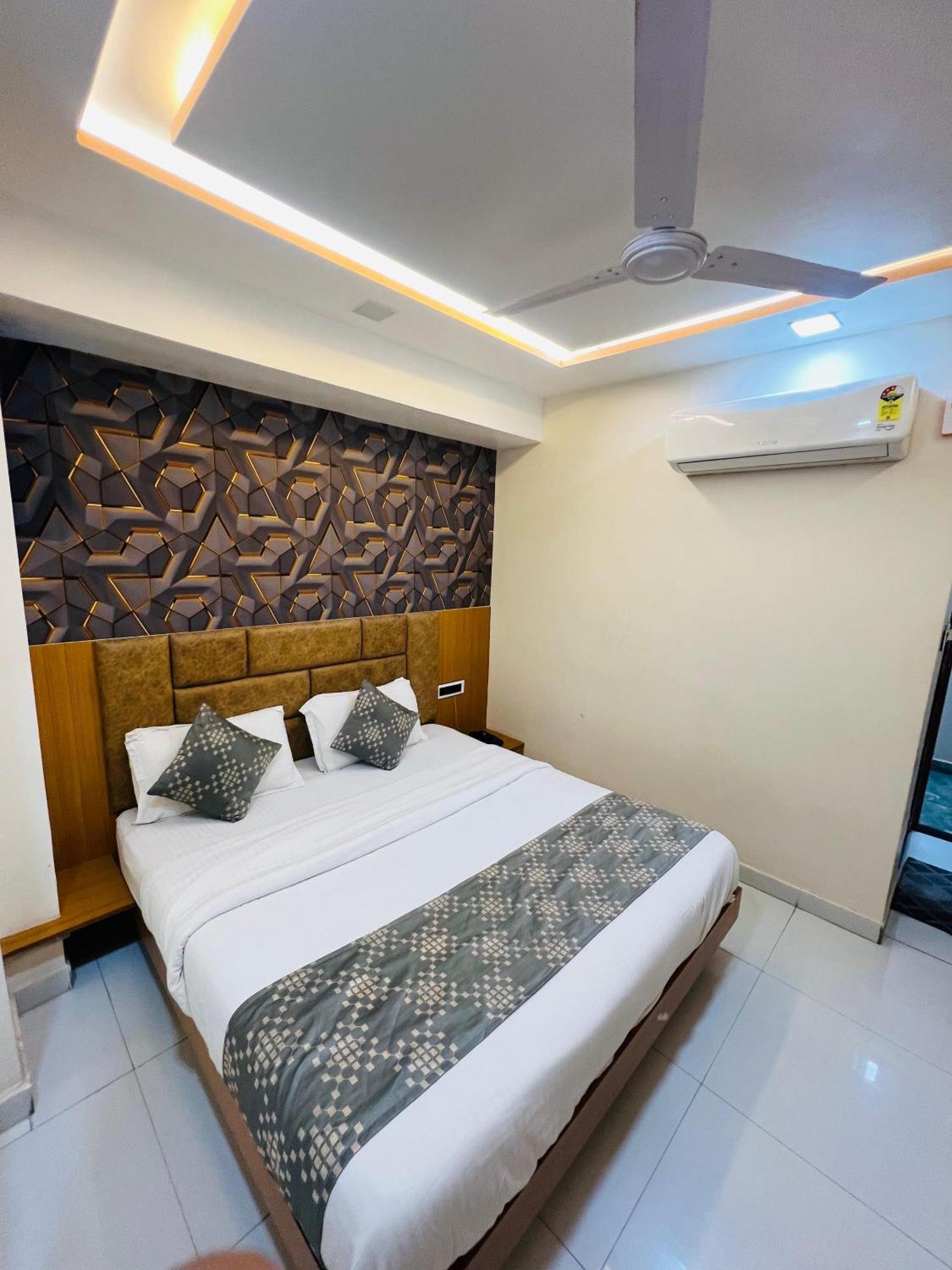 Hotel Exotic Ahmedabad Ngoại thất bức ảnh