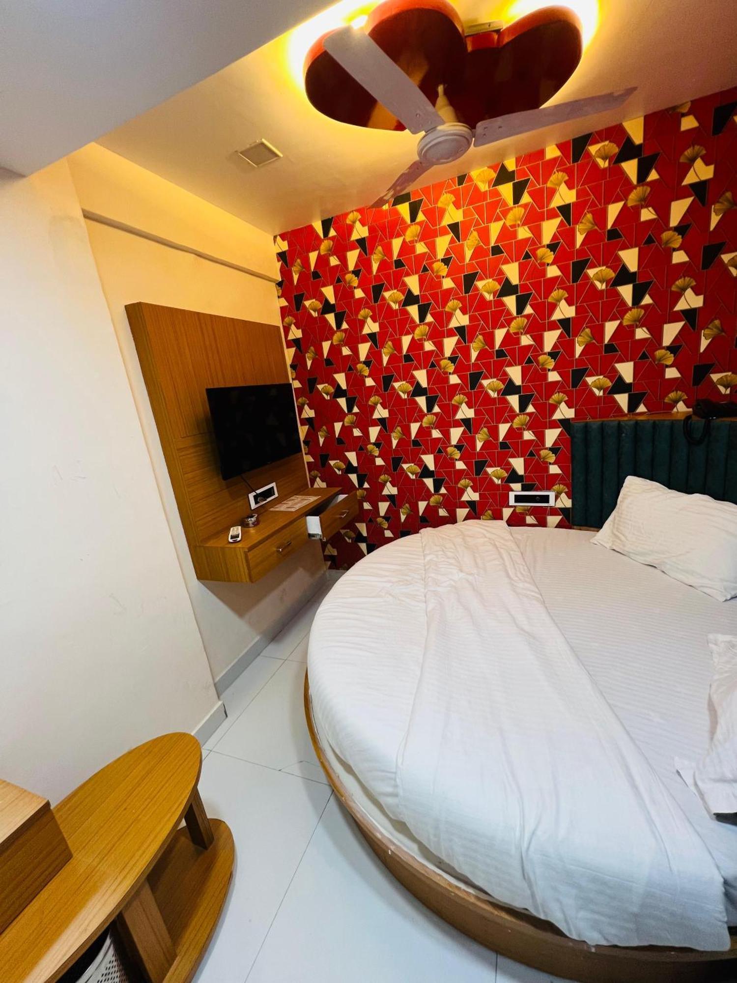 Hotel Exotic Ahmedabad Ngoại thất bức ảnh