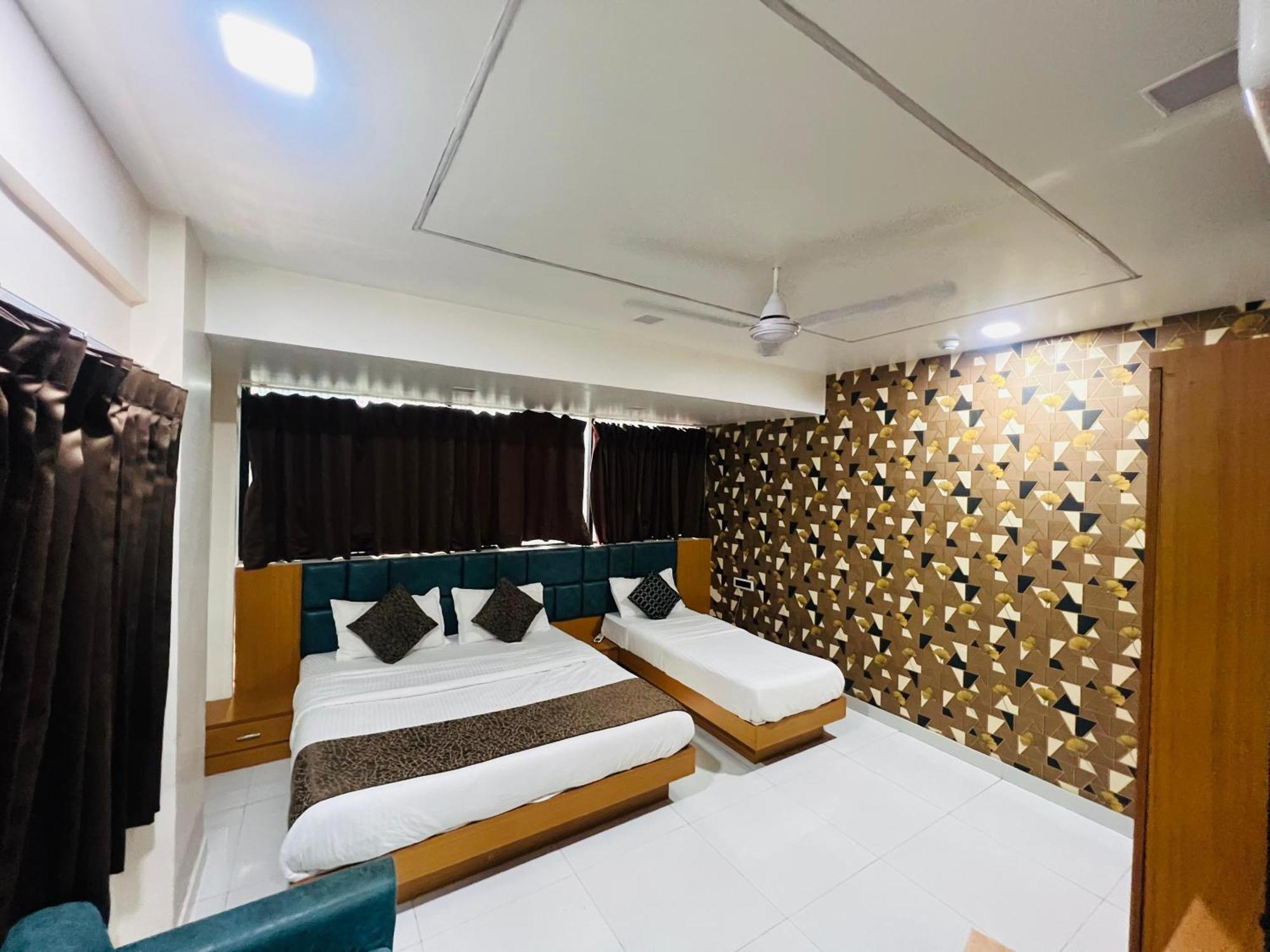 Hotel Exotic Ahmedabad Ngoại thất bức ảnh